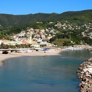 piccolo-hotel-moneglia.hotelitalianriviera.com/